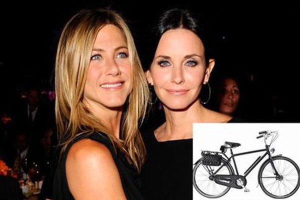 Courteny cox gave gift 
