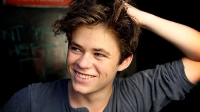 Harrison Gilbertson is not married and not dating a girlfriend as well.
