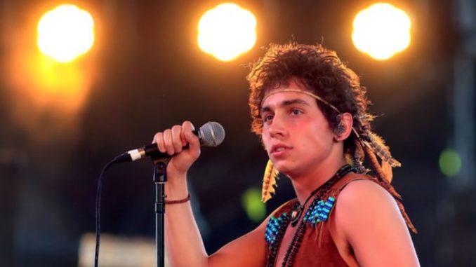 Josh Kiszka is not in a relationship as he is focusing on his career.