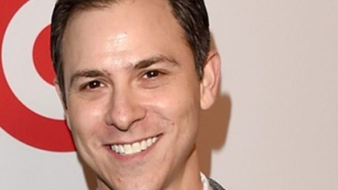 Todd Spiewak is married to Jim Parsons since 2017.