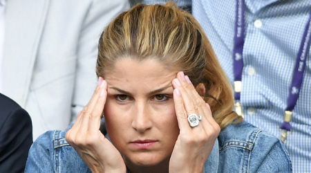 Mirka Federer's engagement ring is made by 24 carat diamond with a rose gold band.
