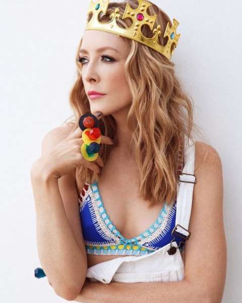 Actress, Jennifer Finnigan giving a pose while wearing a crown.