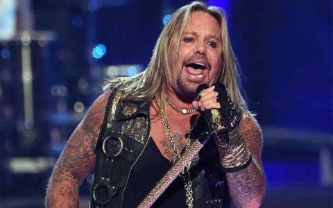 Elizabeth Ashley Wharton's father Vince Neil is the front man of the band Motley Crew.