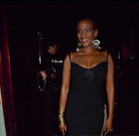 Toukie Smith giving a pose in a black dress in an event.