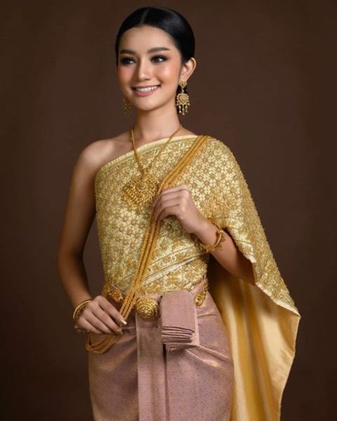 Cambodian model and pageant, Somnang Alyna giving a pose.