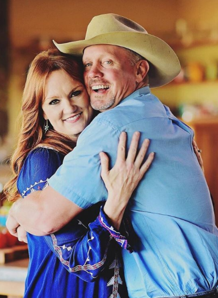 Ladd Drummond and Ree Drummond met at a smoky bar and he didn't call her for four months after their first meeting.