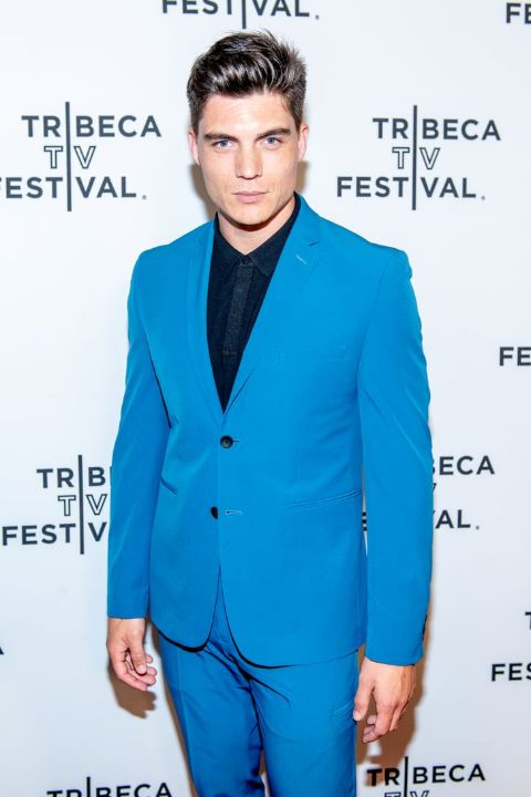 Zane Holtz giving a pose in an event.