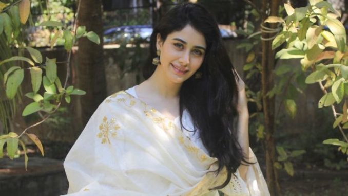 Warina Hussain earned a decent income from her acting career.
