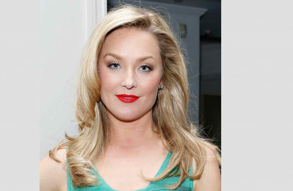 The American German-American actress Elisabeth Rohm was renowned for her appearance in the Oscar nominated film "American Hustle." Rohm started her career as an equestrian student, but fate had different plans. Within a year of her debut in the TV series ' Fantasy Island ' she eventually created a strong name for herself as an actress. For her role as prosecutor, Serena is best known for the ' Law & Order ' adventure series. In various movies and TV shows, she played similar roles.