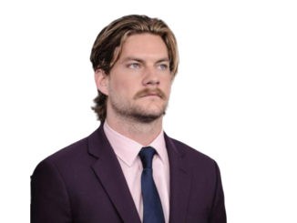 Jake Weary is a famous american actor who has gained recognition by acting in various series and films. His most famous role, however, was when he portrayed the gay character in 'Animal Kingdom' TNT drama. He not only gained attention for this but also went along with a controversial topic of being gay or not in real life. He is also notable as he has been a singer, songwriter, and music composer since he was 12. He released a self-titled EP in July 2011, under the pseudonym 'Agendas.' He is currently making music under his own label. Let us scroll down to see some of the actor's info. Let's all find out together whether he's gay reel life or true life.