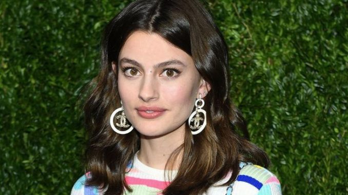 Diana Silvers holds a net worth of $200,000 as of 2020.